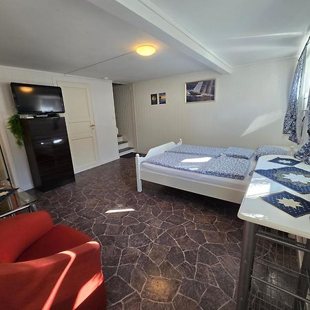 Hybel Til Leie Apartment Тведестранд Екстериор снимка